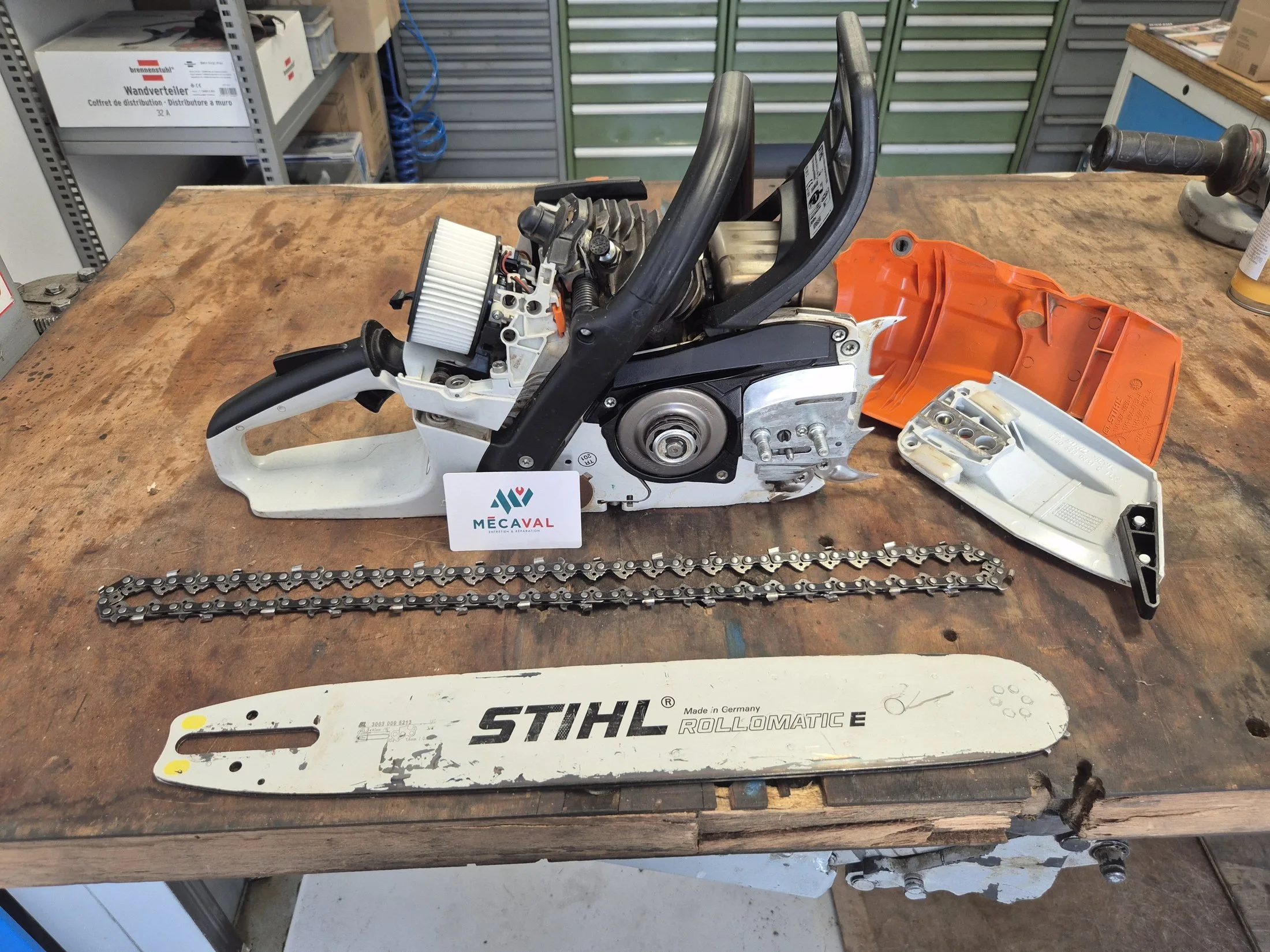 Tronçonneuse Stihl MS 261C révisée — carburateur nettoyé, chaîne affûtée à l'atelier MécaVal de Savièse, Valais