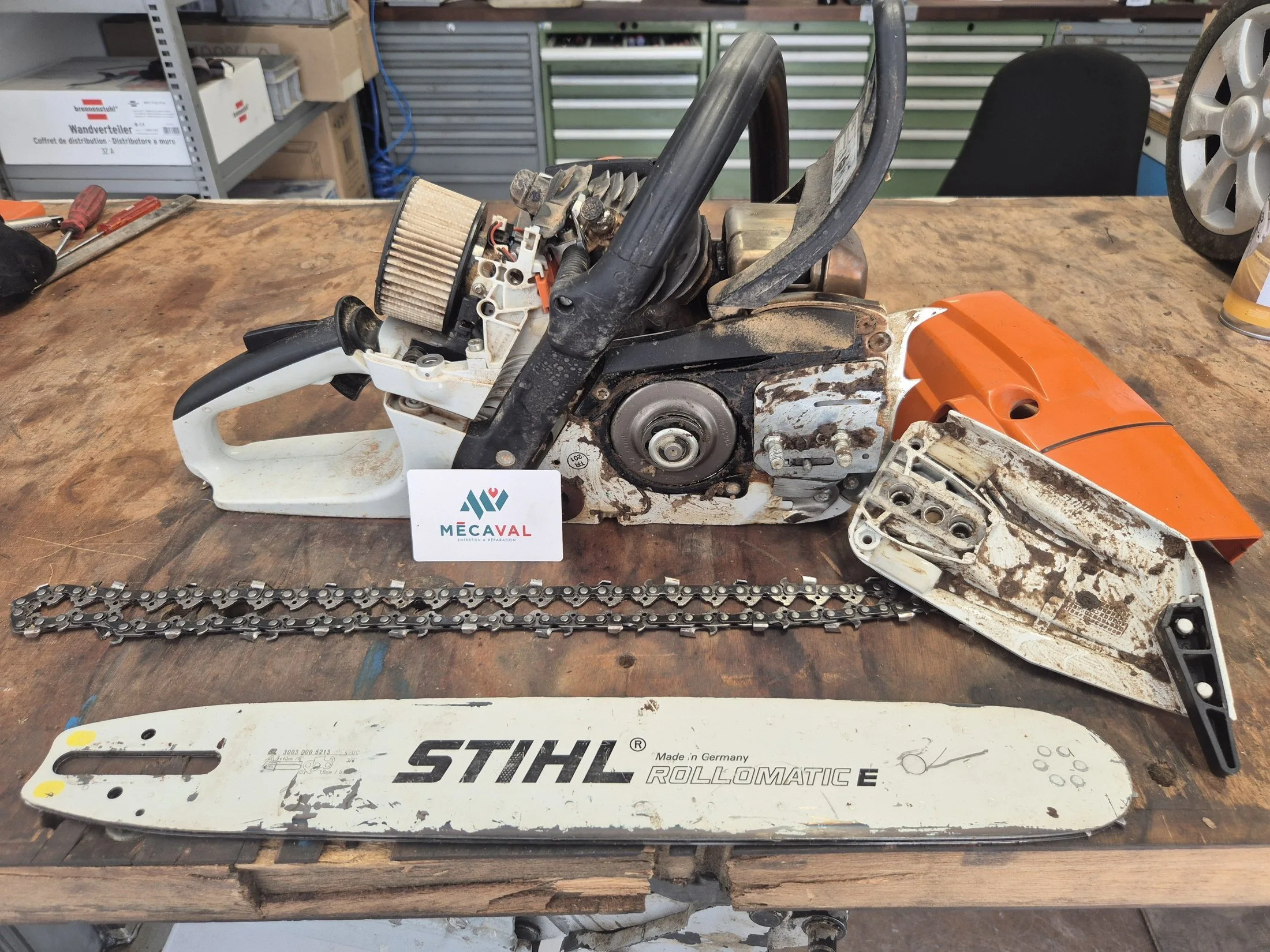 Tronçonneuse Stihl MS 261C démontée avant révision complète à l'atelier MécaVal Savièse