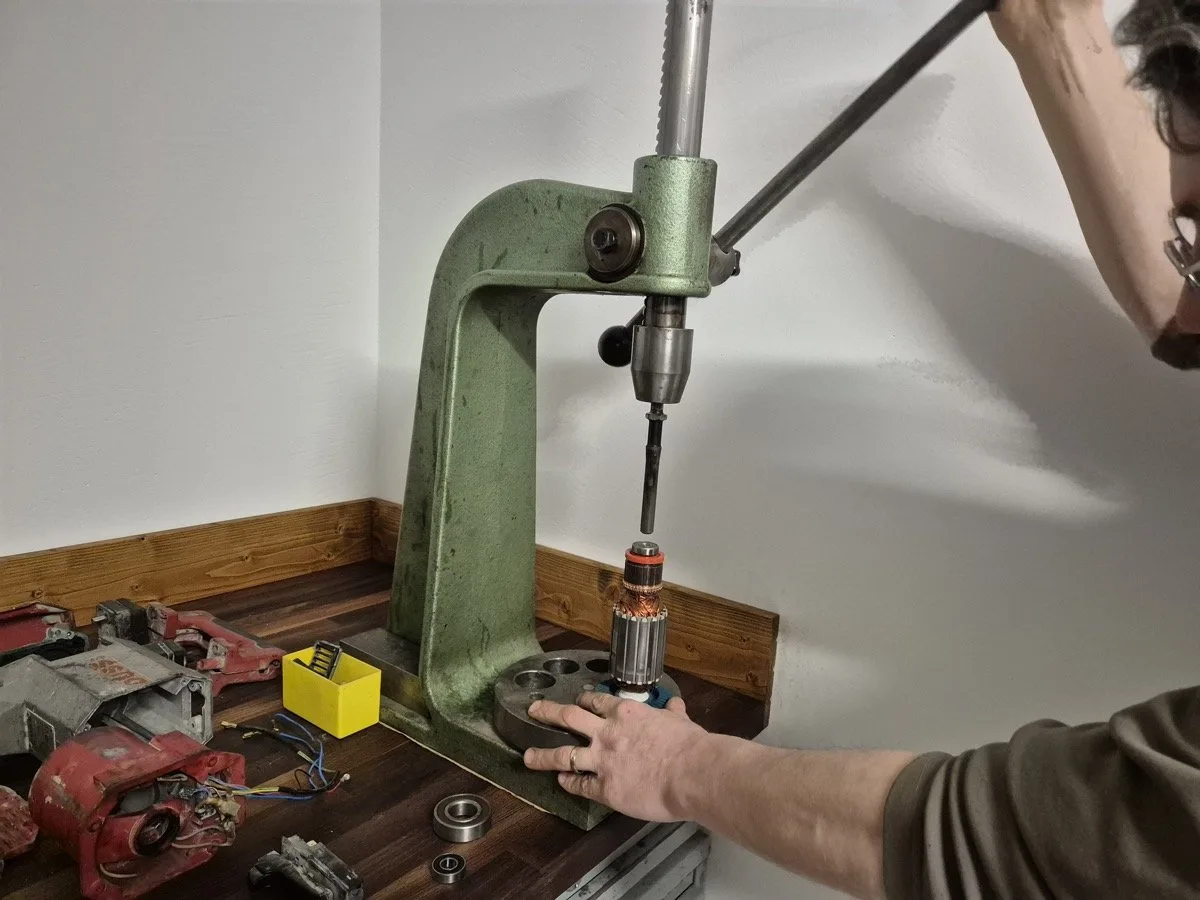 Presse mécanique dans l'atelier MécaVal à Savièse — conseils d'entretien et de réparation