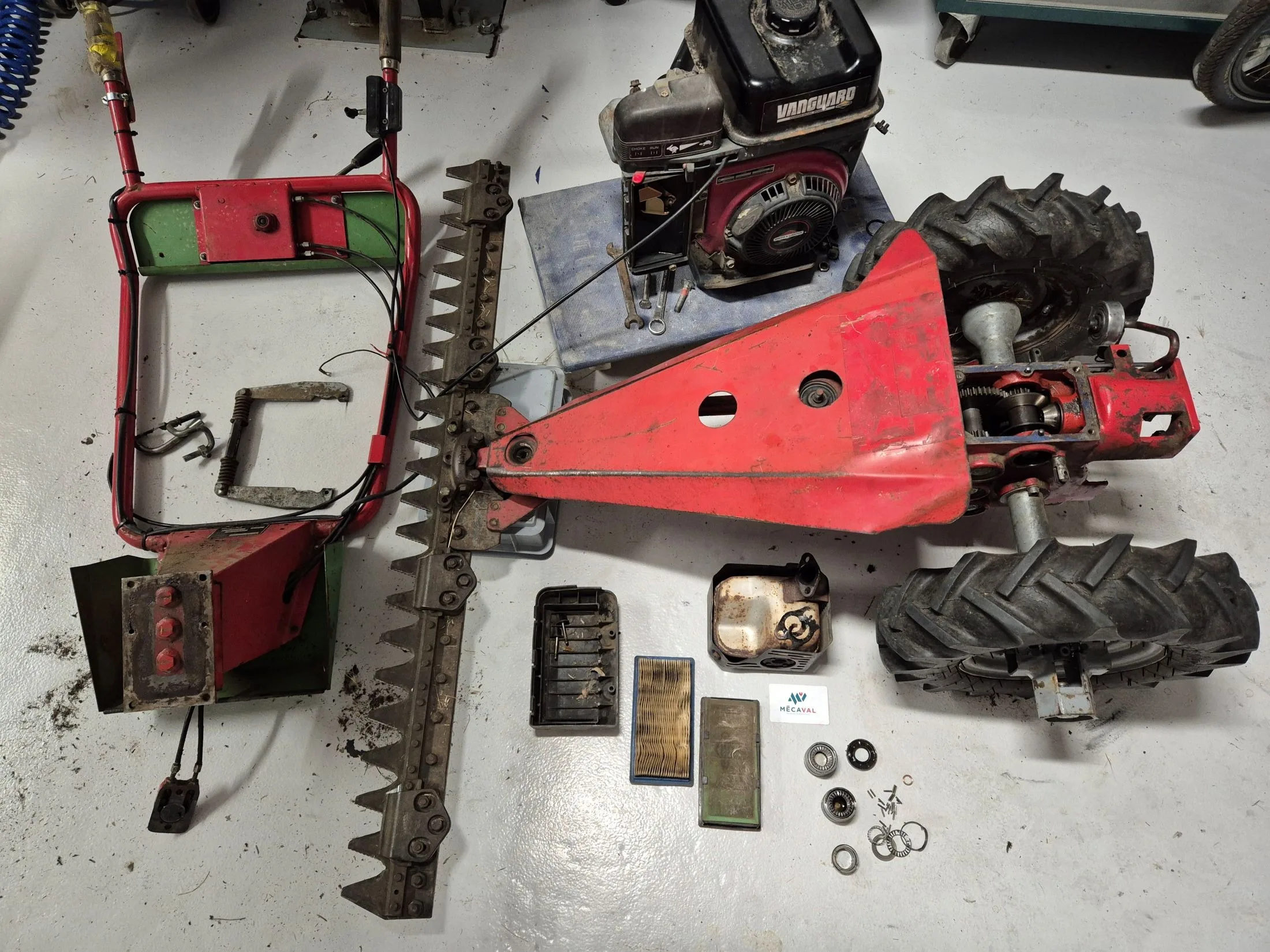 Motofaucheuse Rapid 107 avant réparation, démontage, contrôle, nettoyage, remise en état de la transmission. Remontage déposé à l'atelier MécaVal de Savièse pour diagnostic et réparation en Valais