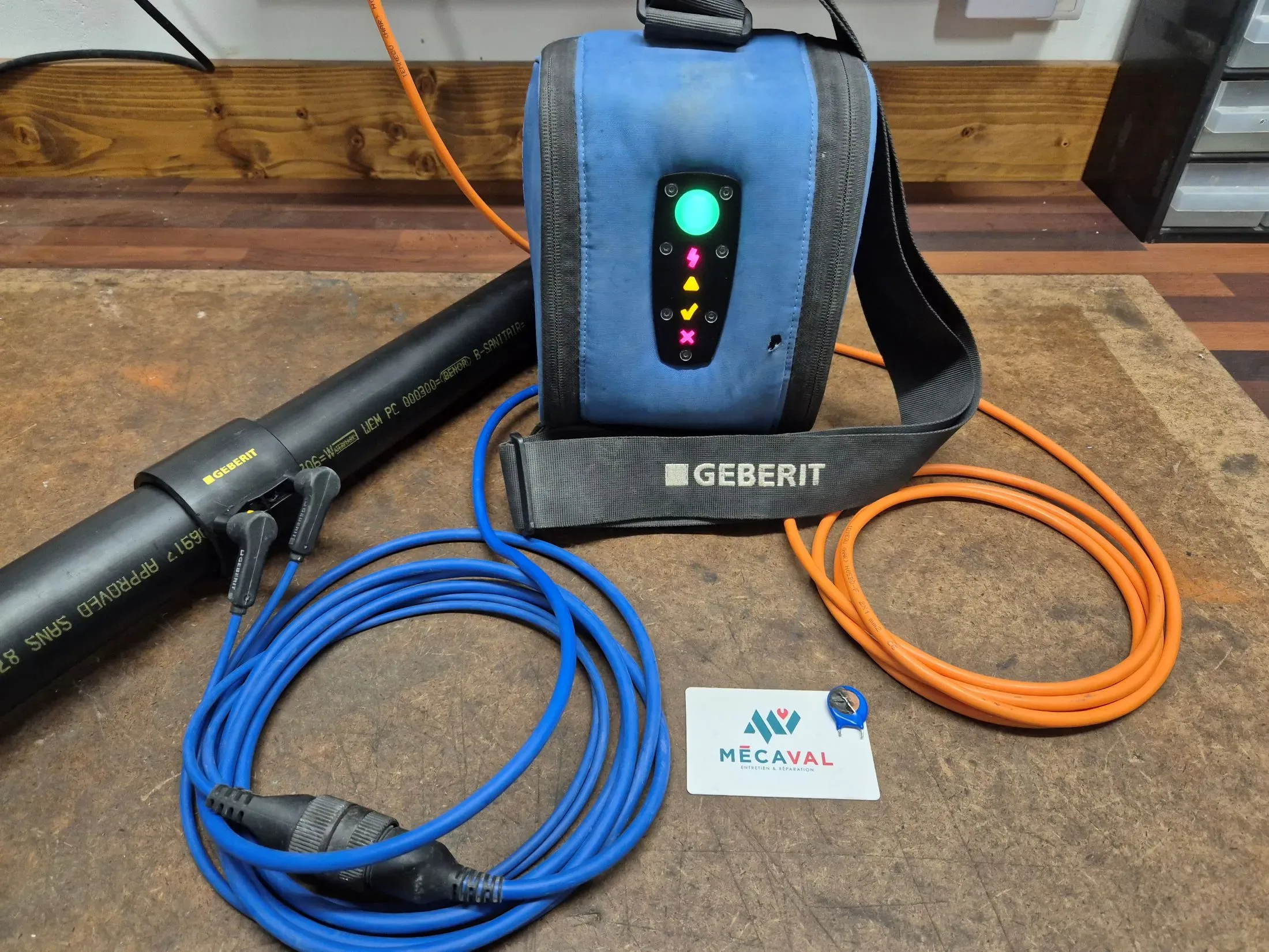 Appareil à souder électrique Geberit ESG light. Machine réparée fonctionnelle remontée avec le remplacement de la varistance brûlée et remplacement de la pile et du fusible internes.